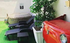 Mola Rooms